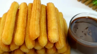 Resep Churros 1 Telur dengan Saus Coklat, Dijamin Mudah dan Hemat (image from screenshot Youtube delmira cooking)