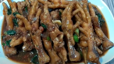 Resep Semur Ceker Ayam, Dijamin Kenyal dan Bumbu Meresap (image from screenshot Youtube resep lishanty)