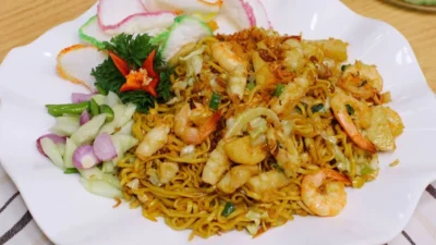 Resep Mie Goreng Seafood, Masakan Simpel yang Lezat Bikin Menggugah Selera (image from screenshot Youtube simple rudy tv)