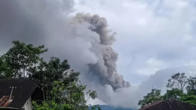 Letusan Vulkanik Gunung Merapi Landa Lereng Timur