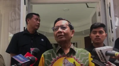 Mahfud Md Menunda Mundur: Mengapa Momentum Penting dalam Keputusan Kritisnya?