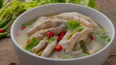 Resep Sup Ayam Ceker, Menu Makan Malam yang Sehat dan Lezat