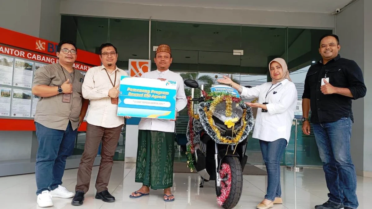 BNI Purwakarta Serahkan Hadiah Honda ADV untuk Agen46 Terbaik 