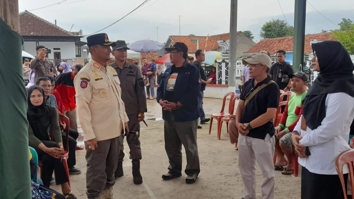 Pj Bupati Imran Kunjungi TPS di Desa Kamarung dan Jabong