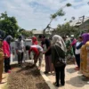 Tingkatkan Kewaspadaan Banjir Kades Ciasembaru Ajak Warga Bangun Biopori