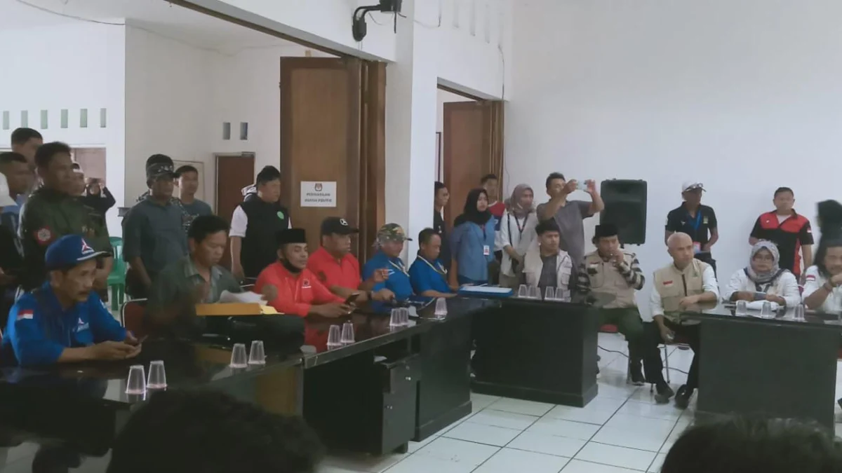 Diduga Ada Manipulasi Suara, Relawan Partai PKB Geruduk Kantor Camat Cikampek