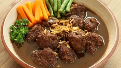 Resep Semur Bola Daging untuk MPASI. (Sumber Gambar: Tangkapan Layar YouTube Devina Hermawan)