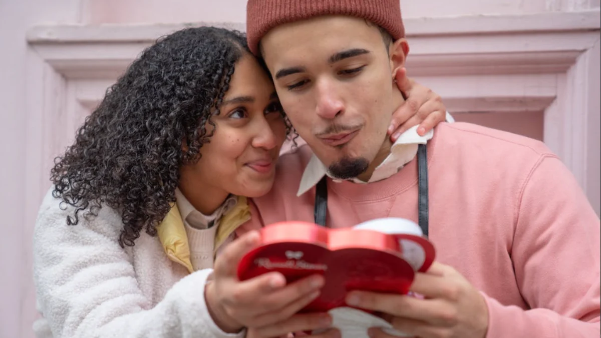 6 Rekomendasi Coklat Valentine untuk Hadiah 'si Sayang' yang Ampuh Bikin Bahagia (Image From: Pexels/Budgeron Bach)