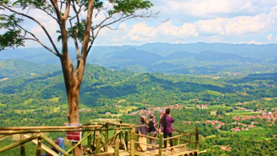 Keindahan Alam di Wisata Bukit Panembongan Kuningan Benar Benar Menakjubkan