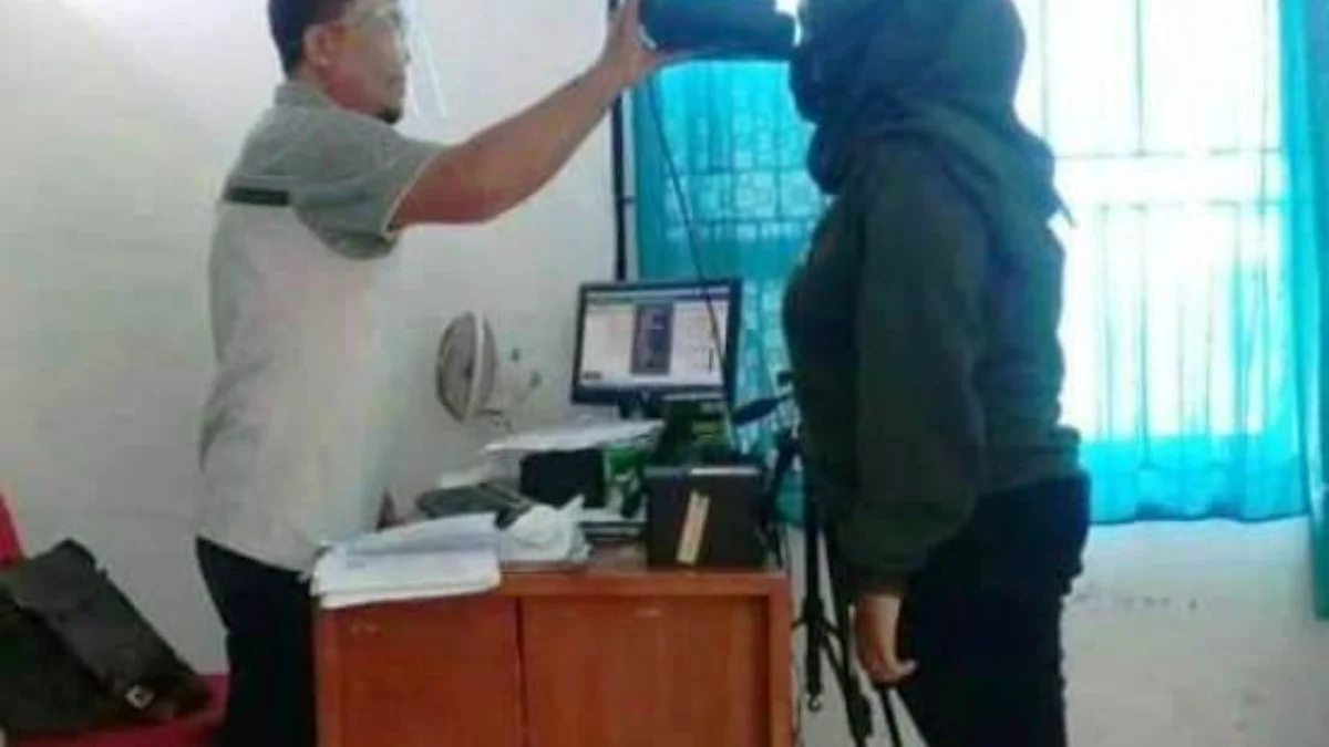 Kepala Disdukcapil Kabupaten Karawang, Bambang Susetyo: Lengkapi Administrasi Ganti e-KTP yang Hilang dan Rusak