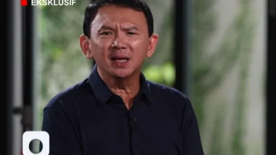 Basuki Tjahaja Purnama Bantah Presiden Jokowi Susupkan Dirinya ke Kubu Paslon 03