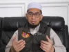 Pendapat Ustadz Adi Hidayat bayar kuliah dengan Pinjol