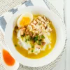 Mau Sarapan Simple? Ini Dia Bubur Ayam Kuah Sederhana, Simpel Tapi Maknyus!