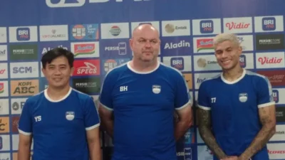 Kemenangan Depan Mata Hilang, Pelatih Persib Tidak Percaya: 2 Gol Datang Entah Dari Mana