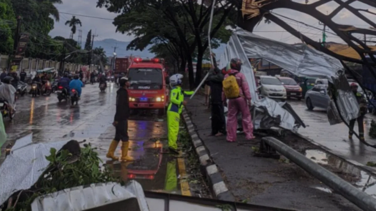 31 Warga Luka Akibat Puting Beliung di Kabupaten Sumedang dan Bandung Jawa Barat