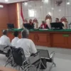 TUNTUTAN. Jaksa Penuntut Umum Kejaksaan Negeri Purwakarta menuntut tiga terdakwa kasus dugaan korupsi Belanja