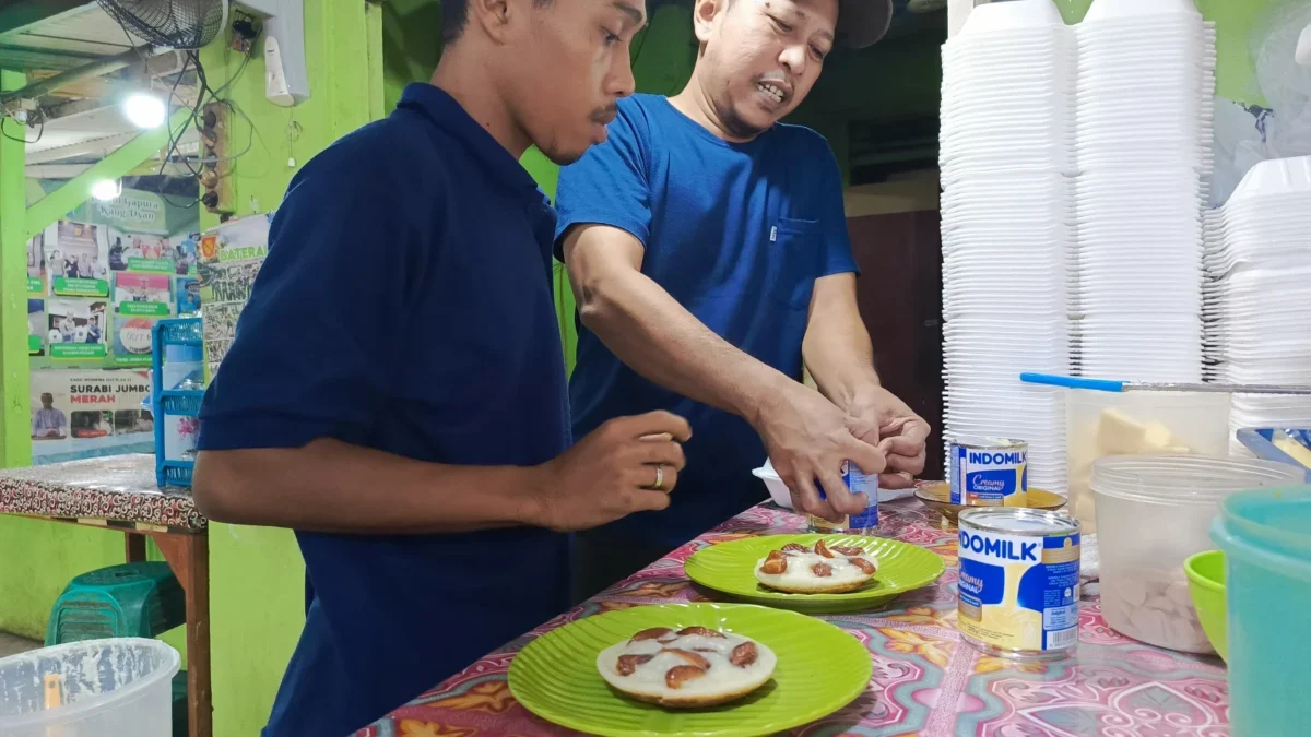 KHAS RAMADAN. Surabi Gapura Kang Dyan menghadirkan varian Surabi Kurma yang merupakan menu khas Ramadan. ADAM