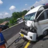 BERUNTUN. Tiga kendaraan mengalami tabrakan beruntun di ruas jalan Tol Cipularang, tepatnya di kilometer 80 B,