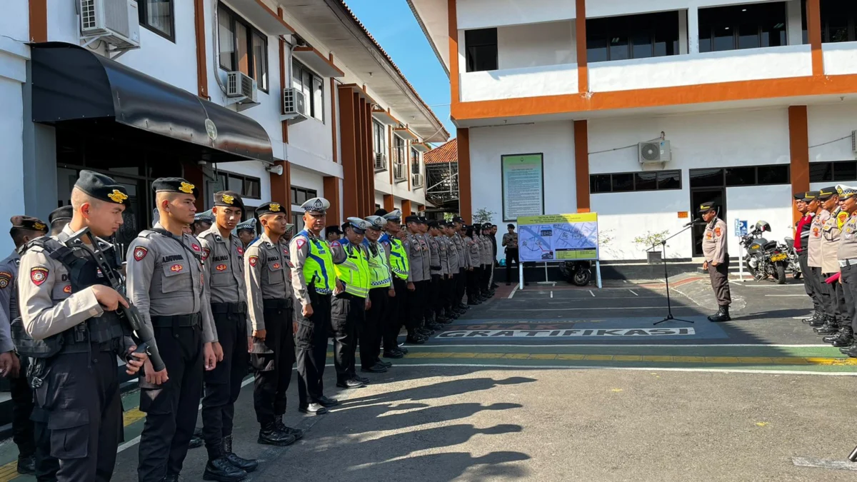 CINDY DESITA PUTRI/PASUNDAN EKSPRES. Polisi Polres Subang saat melaksanakan apel pengamanan sidang kasus Jala