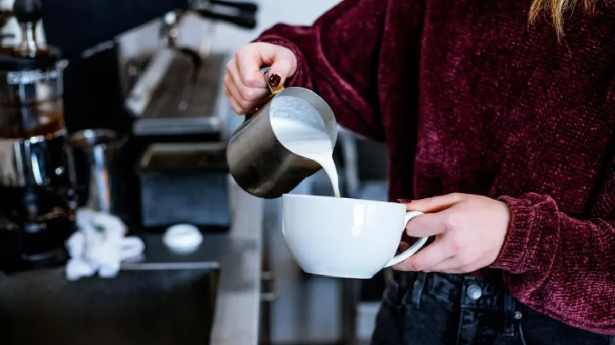 Apa itu Intoleransi Laktosa? Kondisi Gak Enak Perut saat Minum Susu