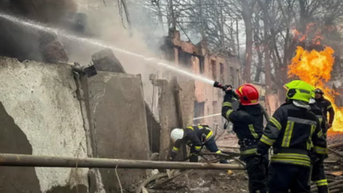 Ukraina Gempur Kota dan Kilang Minyak di Rusia pada Hari Pemungutan Suara