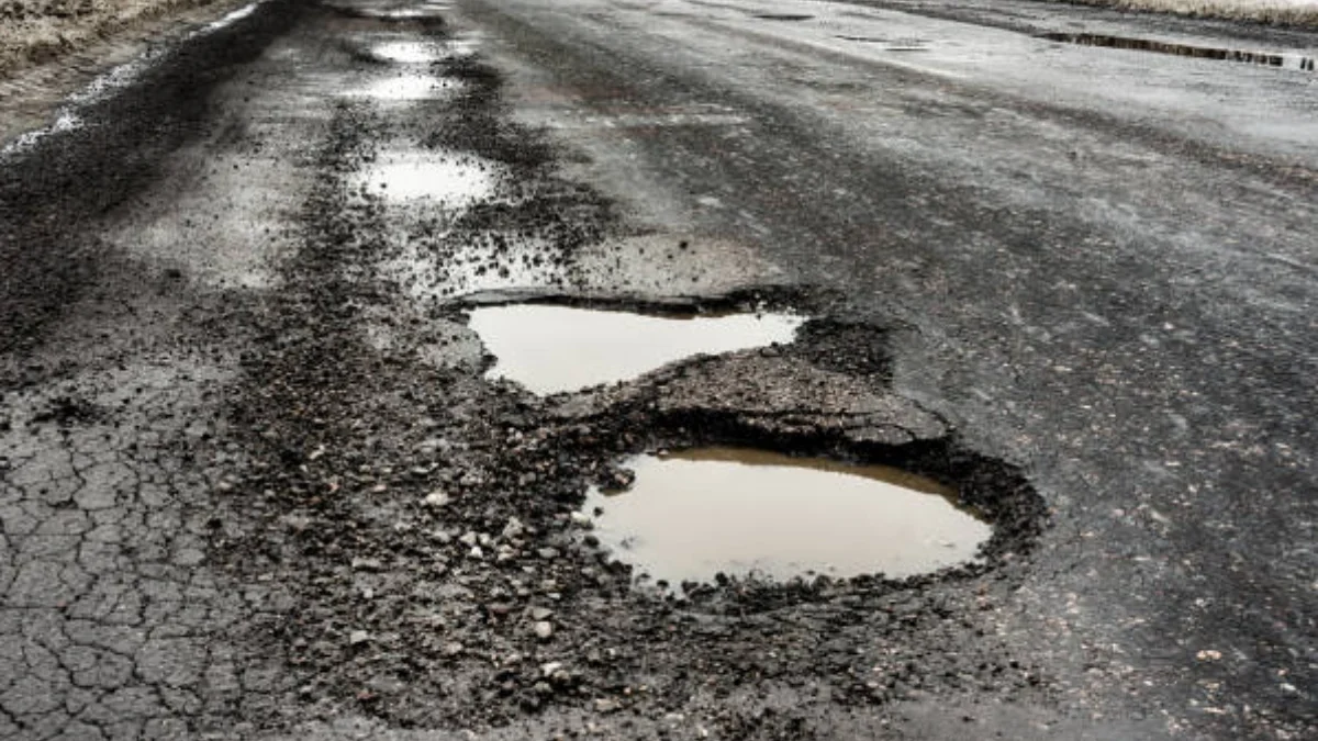 Jalan di Jabar Masih Rusak dan Berlubang di Tengah Arus Mudik 2024