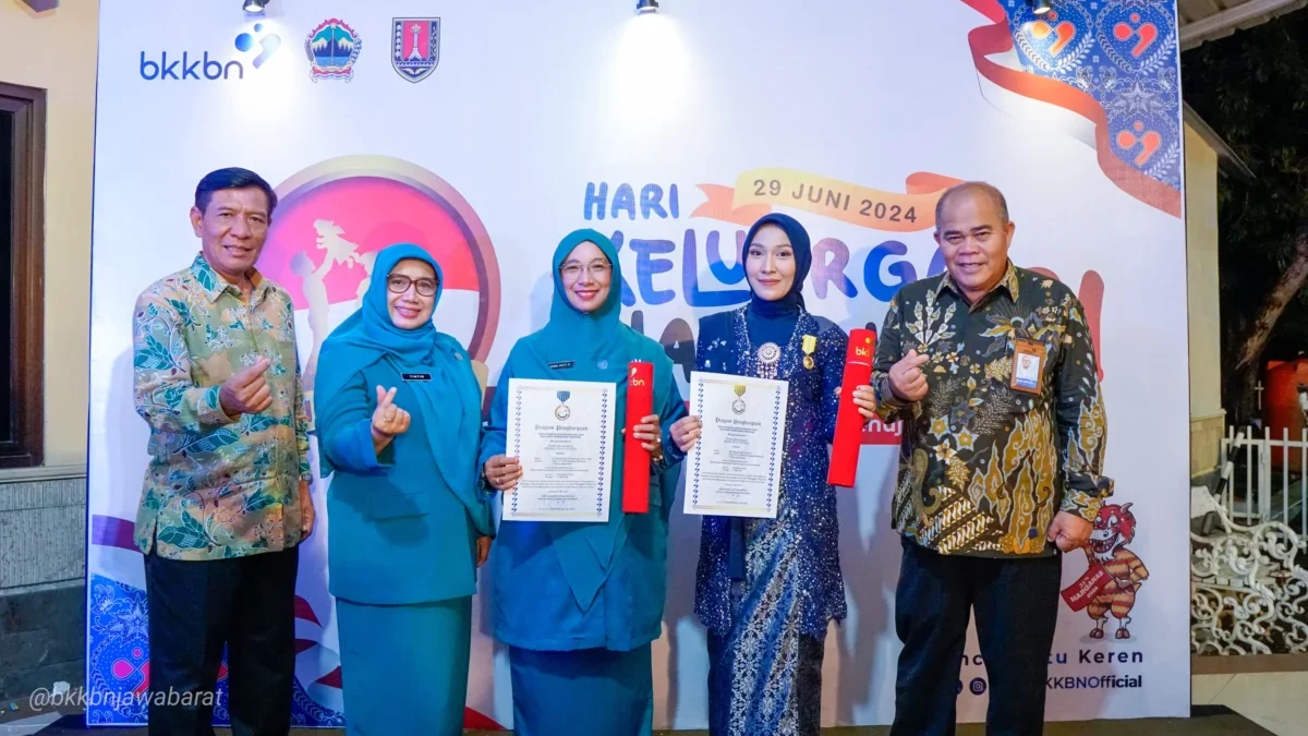 Duo Srikandi Kabupaten Bandung Raih Penghargaan Prestisius Bangga Kencana 2024