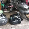 Tangki standar vs modif sumber (Facebook/Razan Yamaha India‎)