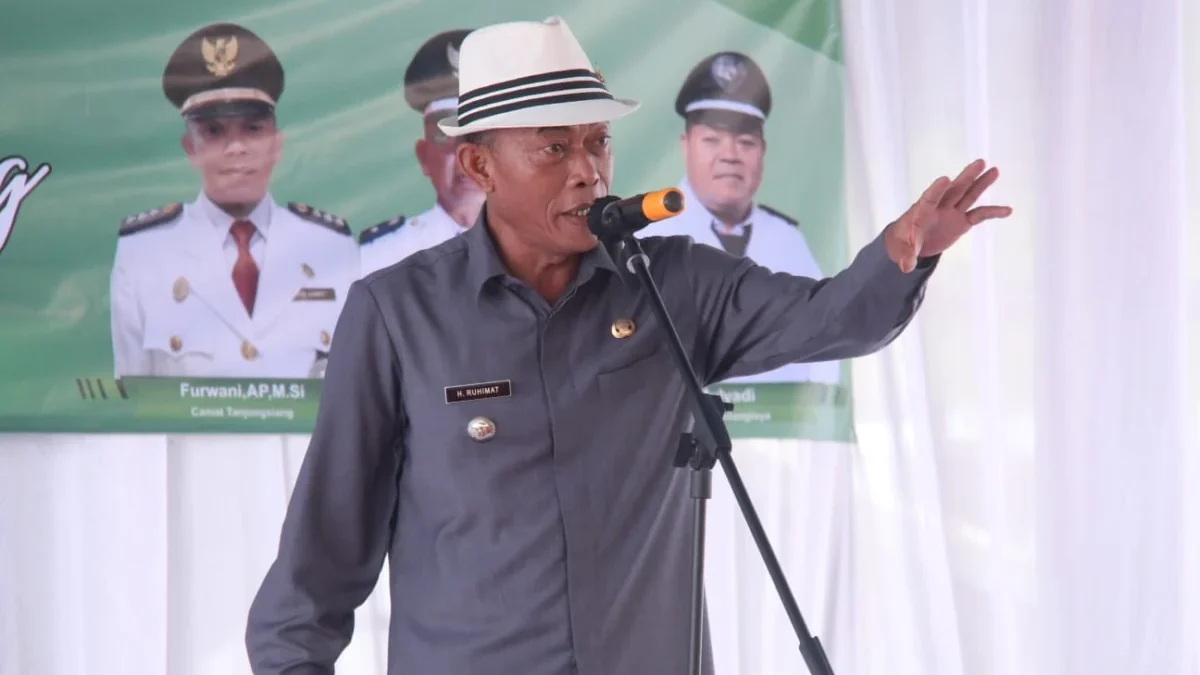 Bupati Subang H. Ruhimat melantik Kepala Desa Gandasoli dan Sindanglaya terpilih periode 2022-2028 Sumber foto