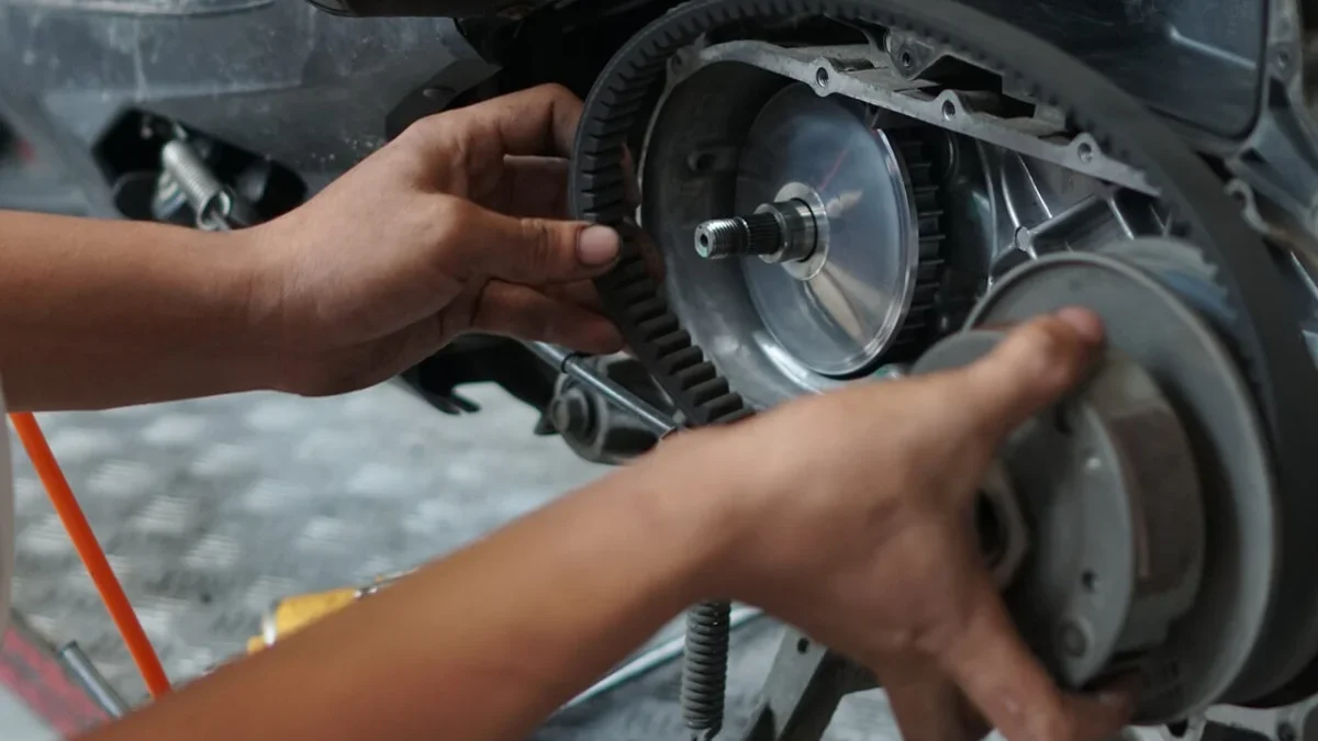 Perhatikan Tanda-Tanda Ini! Kapan Waktunya Ganti V-Belt Motor Matic?