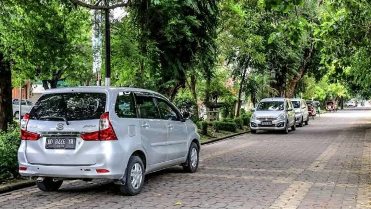 Ketahui Aturan Penting Sebelum Memarkir Kendaraan di Jalan Depan Rumah!