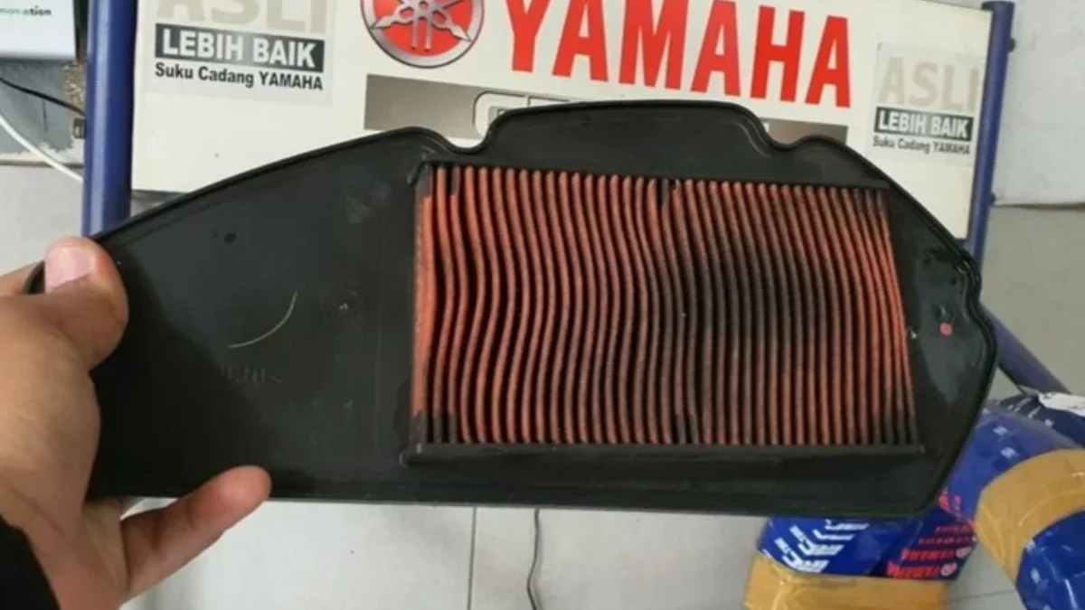 Filter udara Yamaha NMAX sudah kotor seperti ini ? ada pilihan filter udara murah Sumber (Isal/GridOto.com)