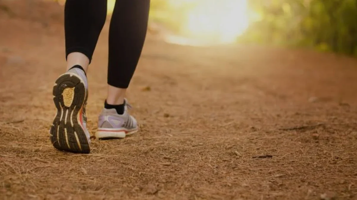 Jalan Kaki Sehat Nggak Perlu 10.000 Langkah, Ini Jumlah Tepatnya Perhari!