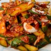 salad mentimun pedas ala Korea Sumber foto (YouTube.com/Maangchi)