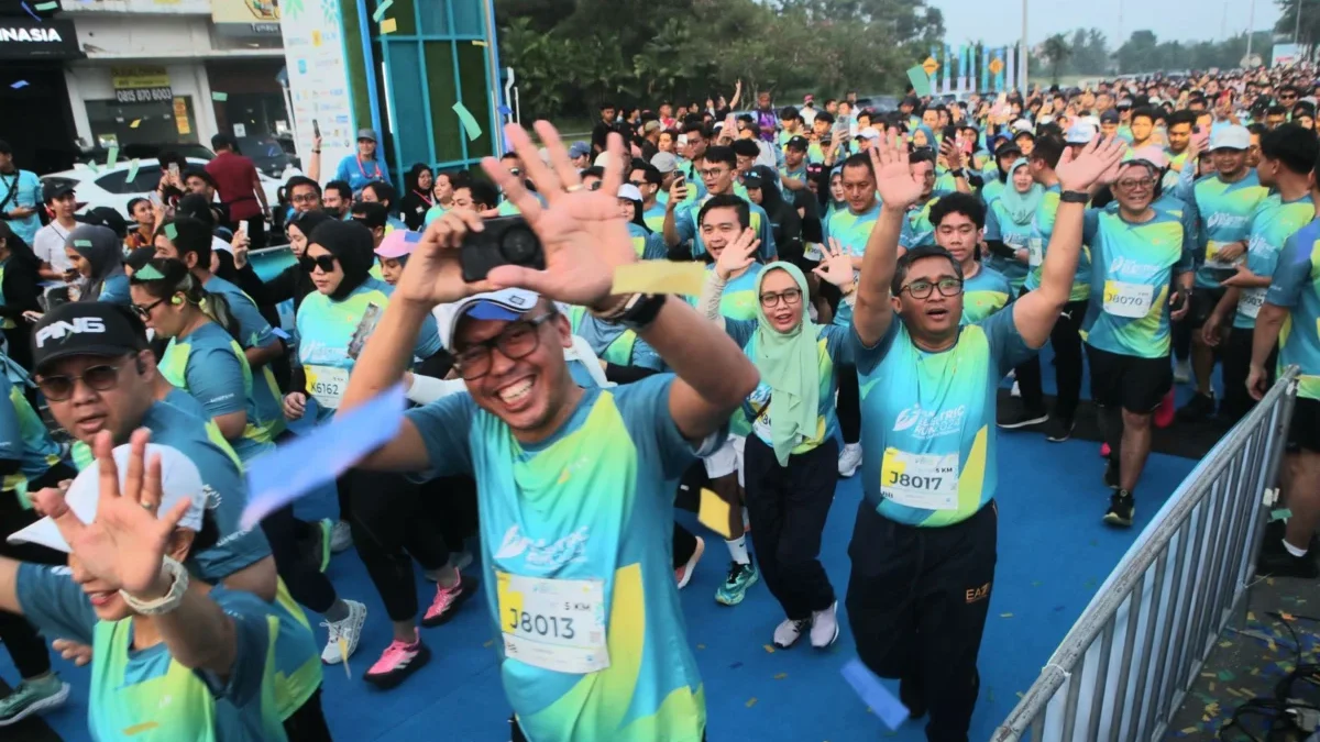 Suasana kemeriahan PLN Electric Run 2024 di Scientia Park, Gading Serpong, Tangerang, Minggu (6/10) yang diiku