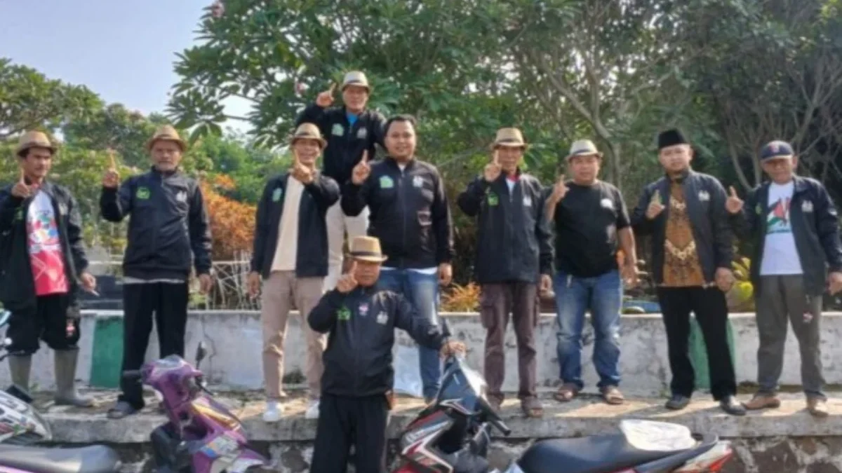 Relawan Tim Pemenangan Jimat-Aku Tinjau Rumah Ambruk di Parung Hilir Subang