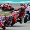 Marc Marquez diklaim bisa bantu Jorge Martin kalahkan Francesco Bagnaia. (AFP/MOHD RASFAN)