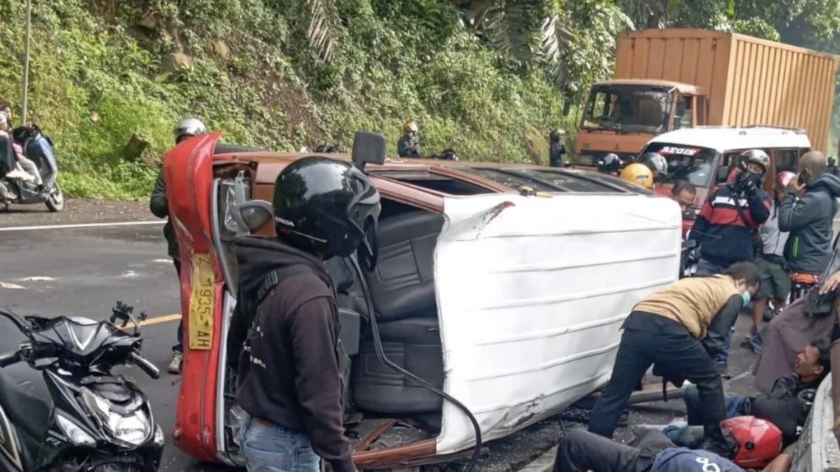 Kecelakaan di jalan raya cadas pangeran