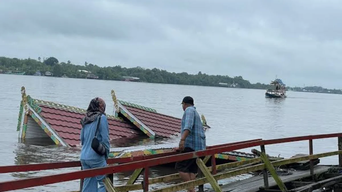 Kapal Wisata Susur Sungai Milik Pemkab Kotim Tenggelam: sumber foto (beritasampit.com)