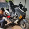 Cara Service Motor Yamaha NMAX Tanpa Harus ke Bengkel (ilustrasi)