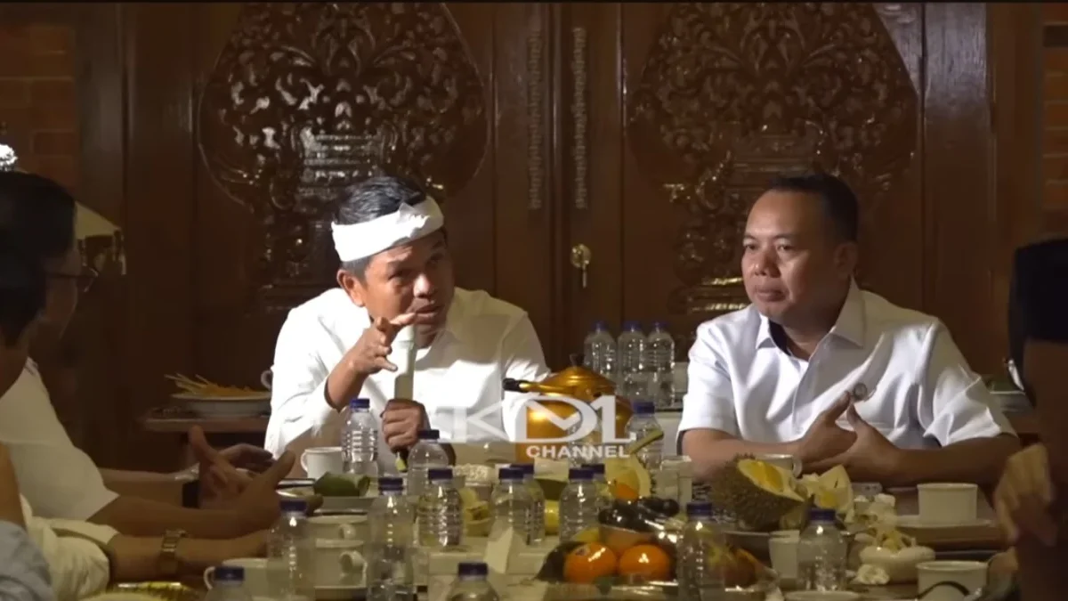 Dedi Mulyadi Bahas Pemerataan Pembangunan Desa Bersama Komisi 1 DPRD (Sumber Youtube Dedi Mulyadi)