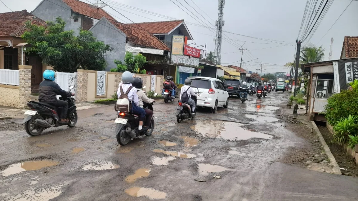 ruas jalan Dangdeur