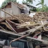 Rumah warga yang ambruk disapu angin kencang di Subang, Jawa Barat. Dokumentasi/ Media Indonesia