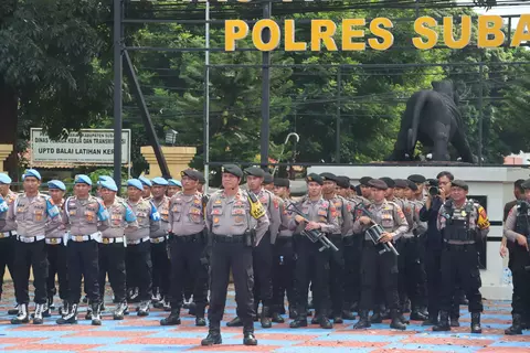 Ratusan personel TNI, Polri, dan Pemerintah Kabupaten Subang mengikuti apel gabungan di Lapangan Mako Polres S