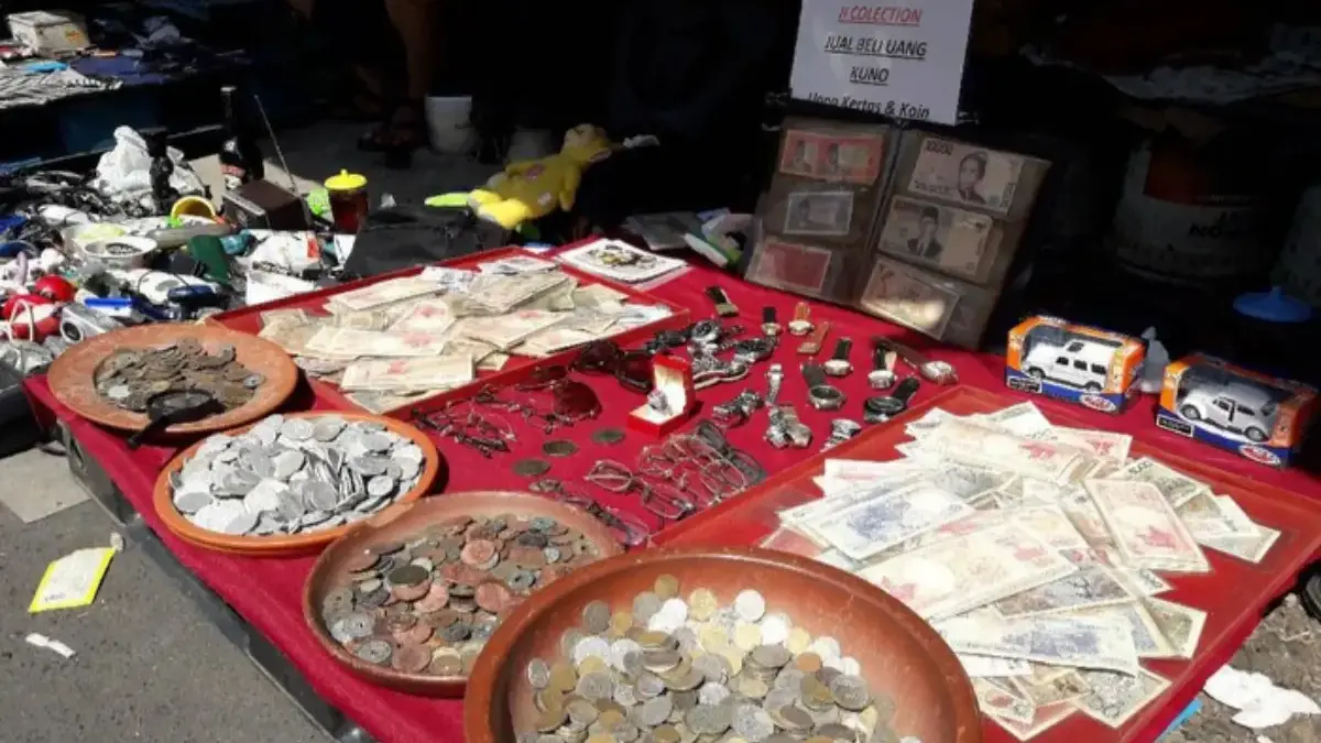 Uang kuno dijual di Pasar Jatinegara, Jaktim. (Foto:detikcom)