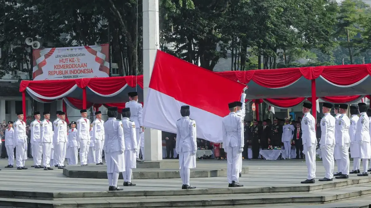 Saat Upacara Peringatan HUT ke-79 Republik Indonesia tingkat Kota Bandung, di Plaza Balai Kota Bandung, Sabtu