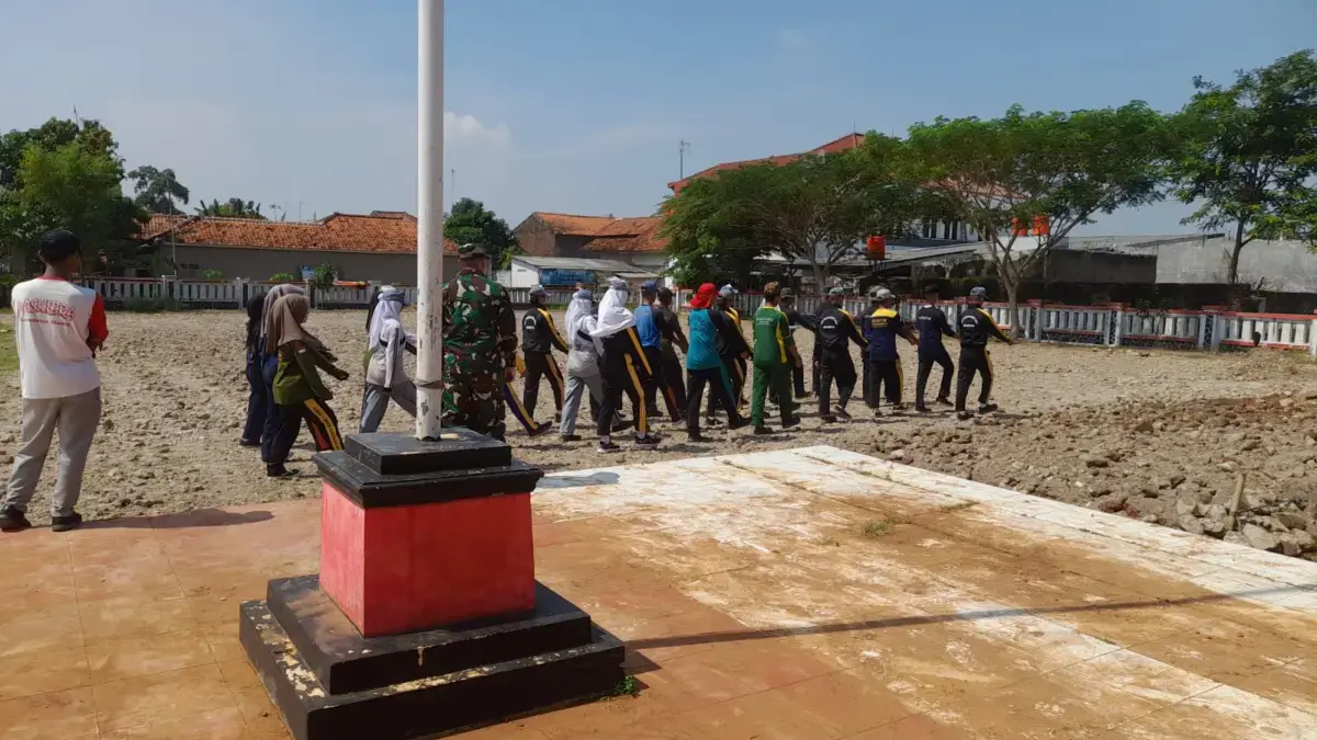 Tim Paskibra Binong Fokus Berlatih, Mulai Uji Coba Kibarkan Bendera untuk Upacara Kemerdekaan RI ke 80 Tim Paskibra Kecamatan Binong