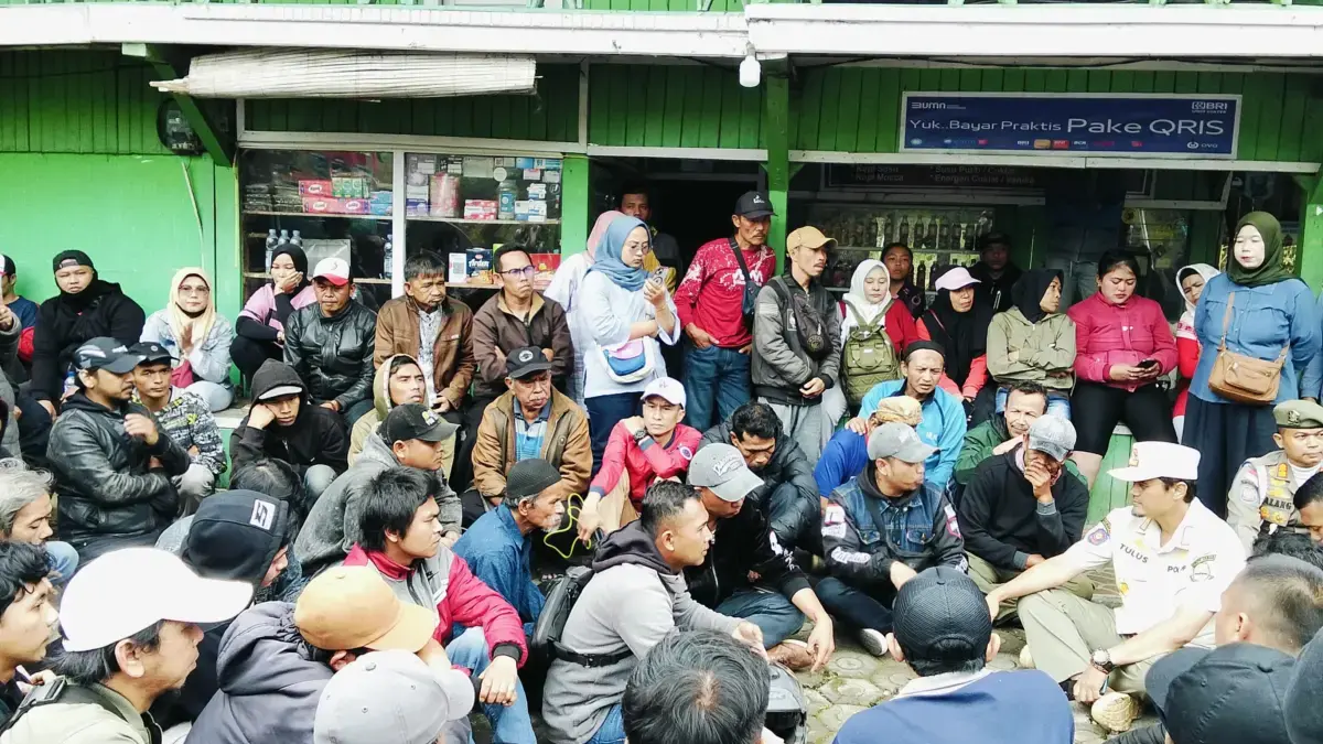 Penertiban bangunan liar di jalan Raya Ciater