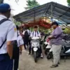 Siswa bawa motor ke sekolah di Subang