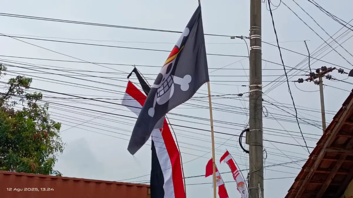 Bendera One Piece Berkibar di Purwakarta